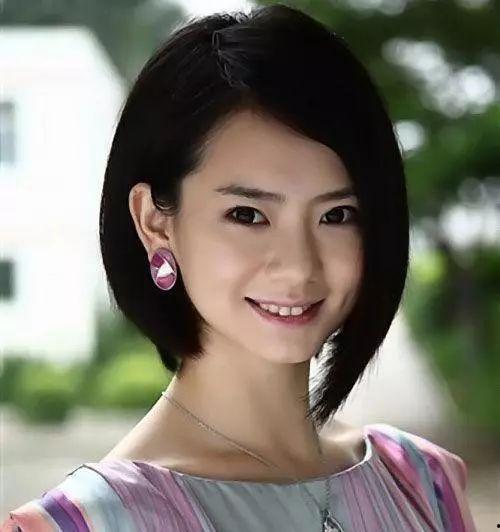 娱乐吃瓜社戚薇,娱乐圈的“吃瓜女王”，揭秘明星幕后故事  第3张